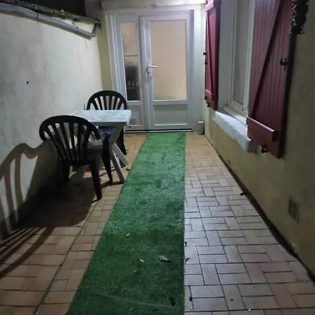 Maison Ancienne Avec Patio Sans Vis A Vis Apartment