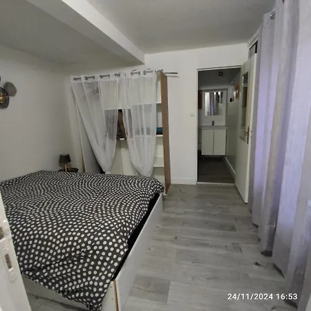Apartment Maison Ancienne Avec Patio Sans Vis A Vis Gagny