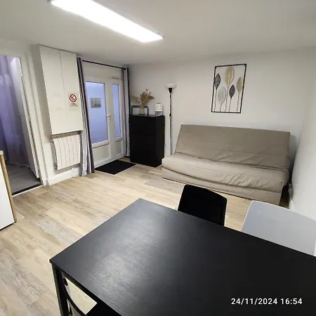 Maison Ancienne Avec Patio Sans Vis A Vis Apartment *
